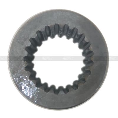 L'excavateur est équipé d'un système d'accouplement de pompe hydraulique noir, le GM35VL